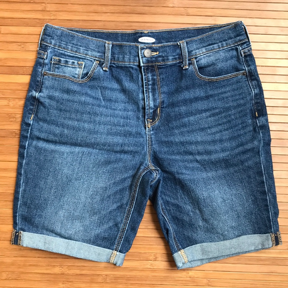 Old Navy Bermuda Shorts - 8